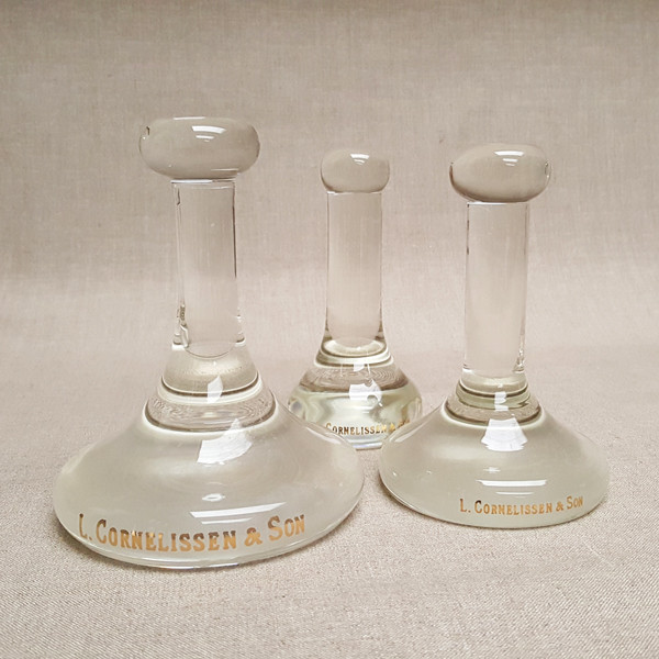Cornelissen : Professional Glass Muller : 8cm : for Mixing and Grinding Pigment